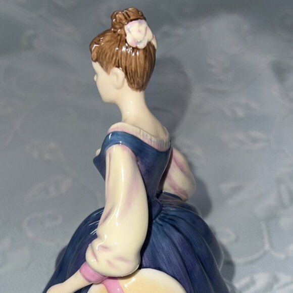 ROYAL DOULTON Pretty Ladies Alyssa - Bluish Mauve - Picture 2 of 6